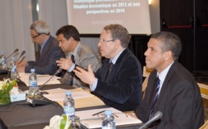 Ralentissement de la croissance  et explosion de l’endettement en 2014 Ralentissement de la croissance  et explosion de l’endettement en 2014