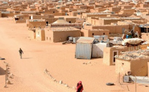 Une marionnette en chasse une autre