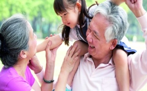 Les grands-parents gâteaux  un cliché qui s’ébranle