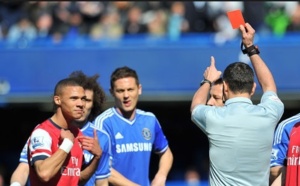 Un joueur exclu à la place d’un autre pendant Chelsea-Arsenal