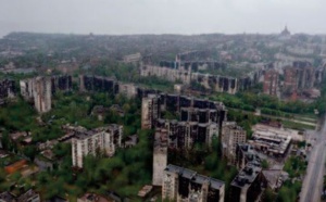 Dans Marioupol, la vie en ruine des rescapés