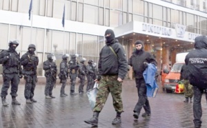 Interpellation de membres d'une "unité noire" à Kiev