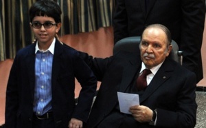 Fauteuil roulant et impotence, absent et si présent, Bouteflika vote gagnant