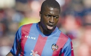 Diop ridiculise les racistes