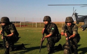 Vaste opération militaire aux frontières brésiliennes à un mois du Mondial