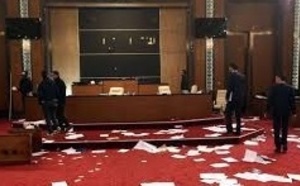 Un groupe armé attaque le Parlement  libyen et réclame sa suspension