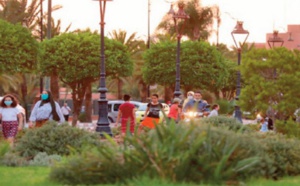 Marrakech : Quand les espaces verts se transforment en refuges “nocturnes” face à la chaleur torride