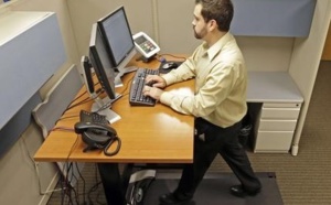 Rester assis au bureau nuit gravement à la santé