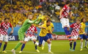 Premier match, première polémique sur l’arbitrage!