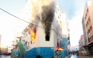 Un gigantesque incendie ravage le grand centre commercial de Nador