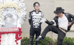 Cinq ans après sa mort, le mausolée de Michael Jackson fleuri