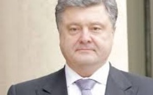 Petro Porochenko signe l'accord d'association avec l’U.E et Moscou menace
