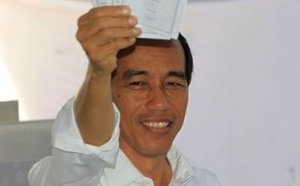 Joko Widodo favori à la présidentielle indonésienne