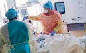 Une plaque en l'honneur des médecins morts dans la lutte contre la pandémie dévoilée à Rabat