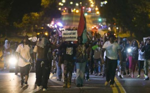 Regain de tension à Ferguson dans le Missouri après la mort du jeune Noir  abattu par un policier