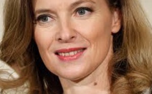 L’ex-Première dame française dévoile ses “années enchantées” avec Hollande