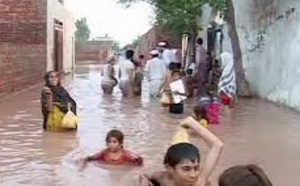 Colère contre la lenteur des secours  après les inondations en Inde et Pakistan
