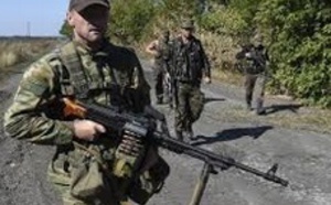 Les rebelles pro-russes annoncent le retrait  de leur artillerie du front