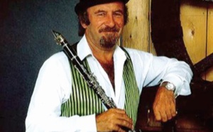 ​Décès du célèbre clarinettiste de jazz, Acker Bilk