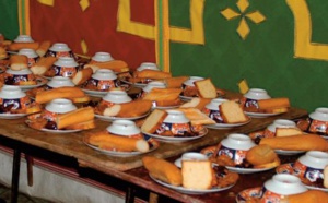 La Garde Royale organise la distribution de repas du “Ftour ” au profit de familles nécessiteuses dans plusieurs villes du Royaume