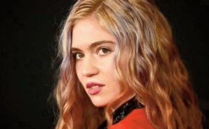 Grimes favorable à ce que sa voix serve à des chansons générées par l’intelligence artificielle