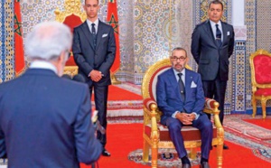 Sa Majesté le Roi reçoit le wali de Bank Al-Maghrib