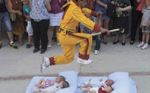 Les festivals à voir une fois dans sa vie : Le festival du “Saut de bébés” (Espagne)
