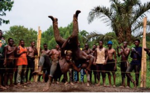 En Ouganda, les rêves de gloire des "catcheurs de boue"
