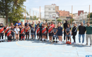 Une délégation de la Fédération australienne de football visite une école de Tibu Africa à Casablanca