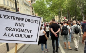 Le monde de la culture manifeste contre l'extrême droite à Paris