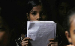 En Inde, des enfants au travail pour donner du lustre au maquillage