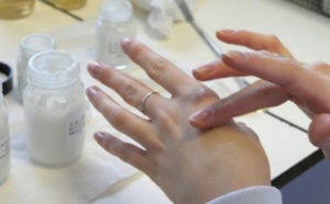 De la peau artificielle capable de sentir les objets touchés