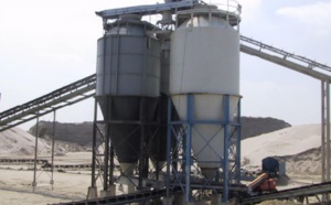 Hydrocarbures et mines : 455070 km2 explorés Hydrocarbures et mines : 455070 km2 explorés