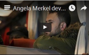 Angela Merkel devant le fait accompli : un autocar de réfugiés syriens devant sa chancellerie