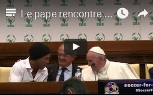 Le pape rencontre Ronaldinho et annonce un "match pour la paix"