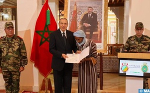 Remise à Laâyoune de certificats de propriété à des ayants-droit des martyrs de la Nation