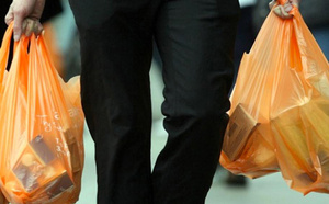 Douanes : les saisies de sacs en plastique diminuent de 76% en 2024