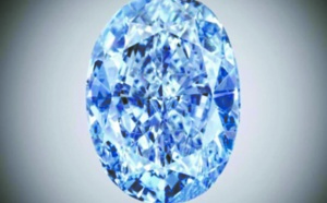 Un rare diamant bleu pourrait battre  des records aux enchères à Hong Kong
