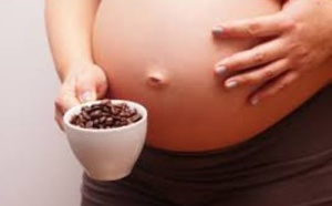 La caféine accroîtrait le risque de fausse couche