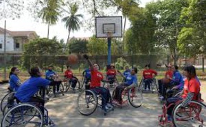 Au Cambodge, de premières basketteuses handicapées rêvent de changer les mentalités