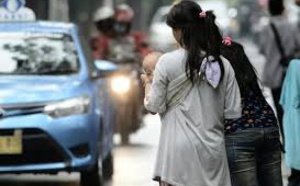 Dans les coulisses du covoiturage obligatoire à Jakarta, des enfants exploités et drogués