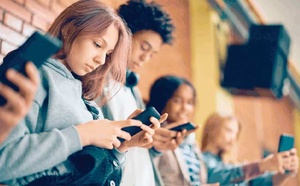 La France peut-elle réussir à encadrer l’accès des mineurs aux réseaux sociaux ?