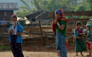 Les "femmes girafes" de Birmanie rêvent d'un autre tourisme pour leur région