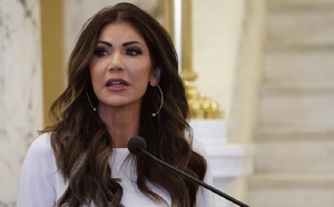 Kristi Noem, l'incarnation de la ligne dure du gouvernement Trump sur l'immigration