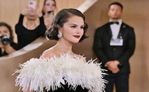 Des Golden Globes aux Grammys : Sobriété sur les tapis rouges, dans un monde sous tension