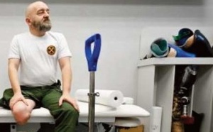Dans un atelier de prothèses, des vétérans amputés se disent sans regrets