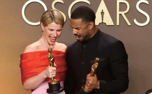 Sur le tapis rouge des Oscars : Du noir et blanc, des touches printanières et des broches