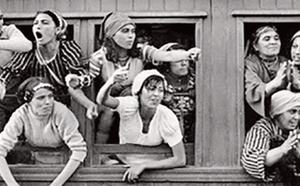 Dans une contradiction manifeste, les autorités algériennes exigent des excuses de la France tout en continuant d’ignorer l’expulsion des Marocains en 1975