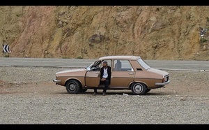 La mère et la Renault 12 dans un voyage entre la France et le Maroc