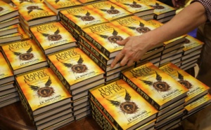 De New York à Singapour, les fans se ruent sur le nouveau Harry Potter